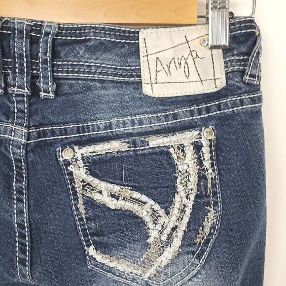 Ariya Vancouver Distressed Flared Low Rise Embroidered Pockets Junior sz 5/6 - Picture 4 of 7